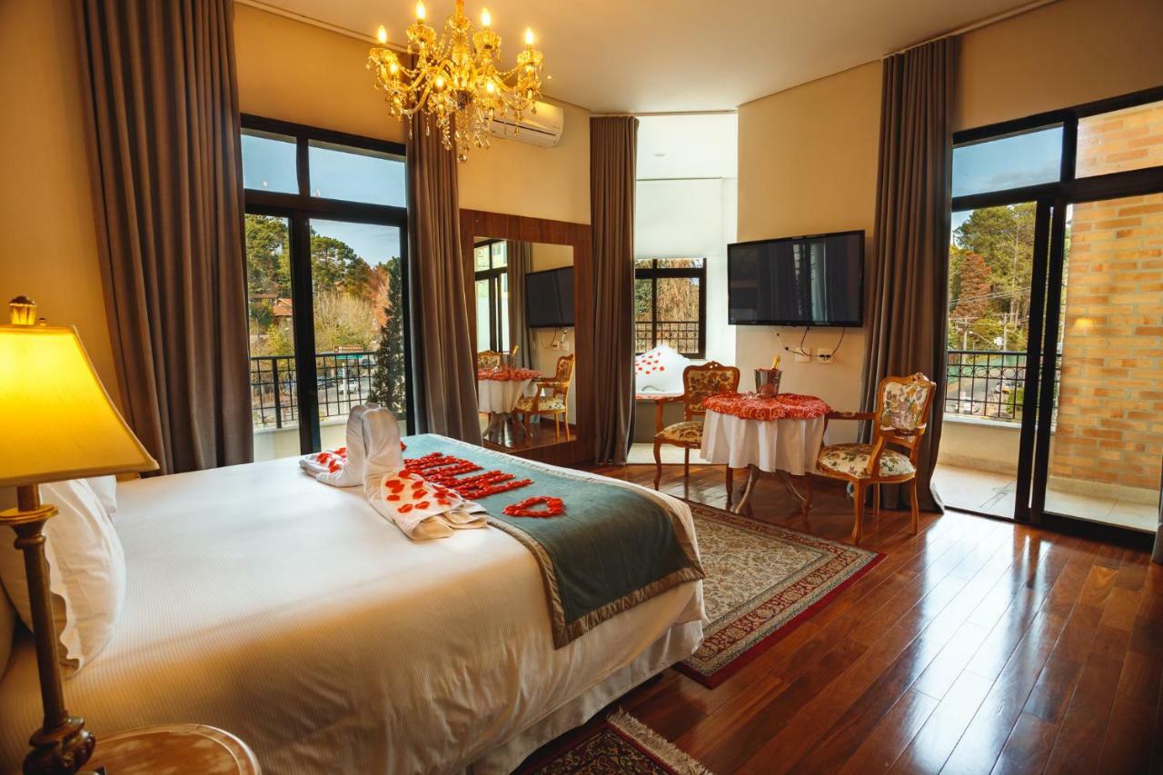 Pousada Luis XV Campos do Jordao Exterior photo A bedroom at the hotel